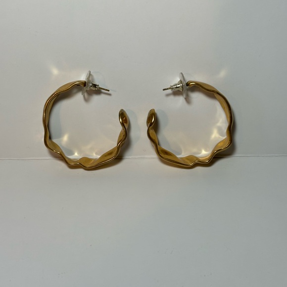 Kendra Scott Holland Earrings - Picture 5 of 5